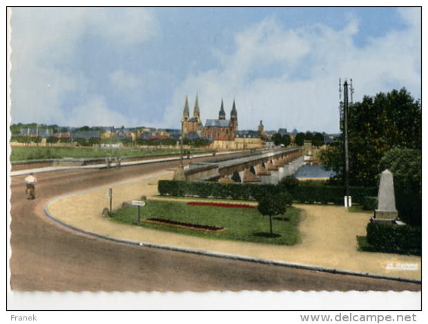 CP03290 - MOULINS - Le Pont Régemortes - Vue De La Madeleine - Moulins