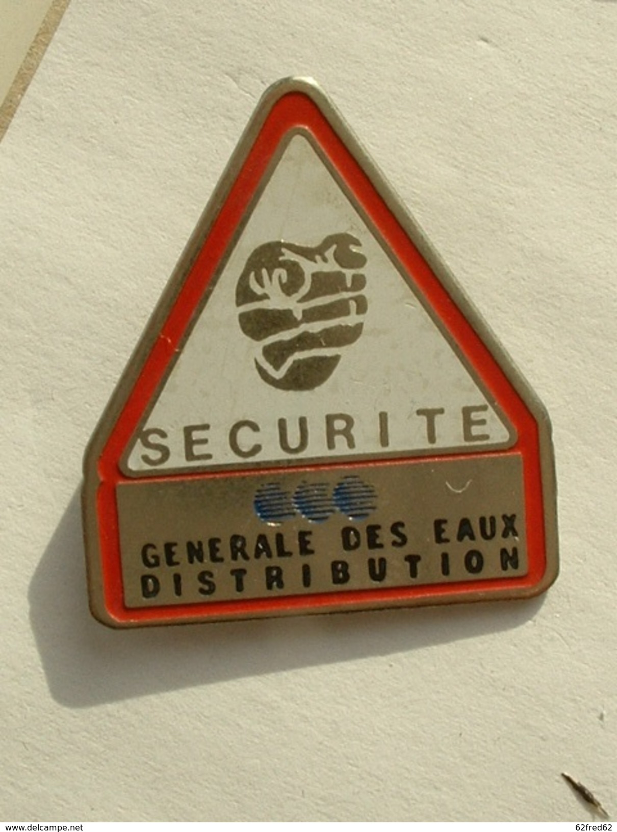 PIN´S SECURITE - GENERALE DES EAUX DISTRIBUTION - Otros & Sin Clasificación