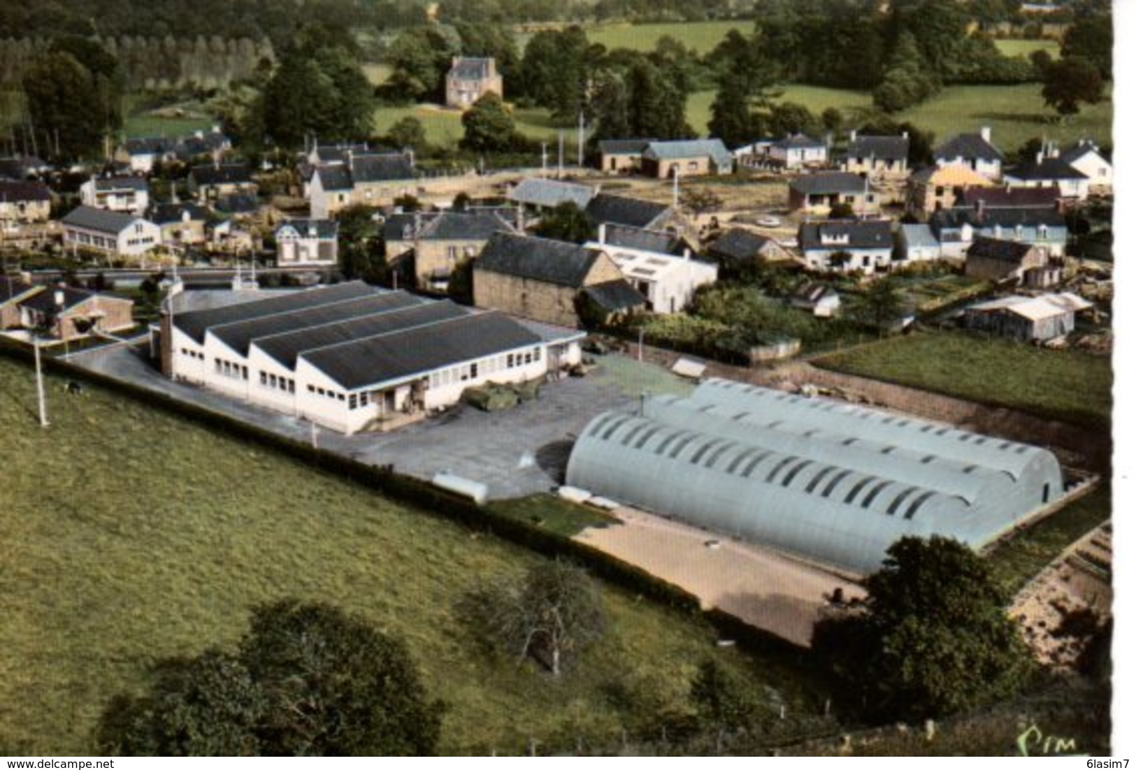 CPSM Dentelée - LANDIVY (53) - Vue Aérienne Des Etablissements Lafon Et Usine Entremets Vitfait En 1970 - Landivy