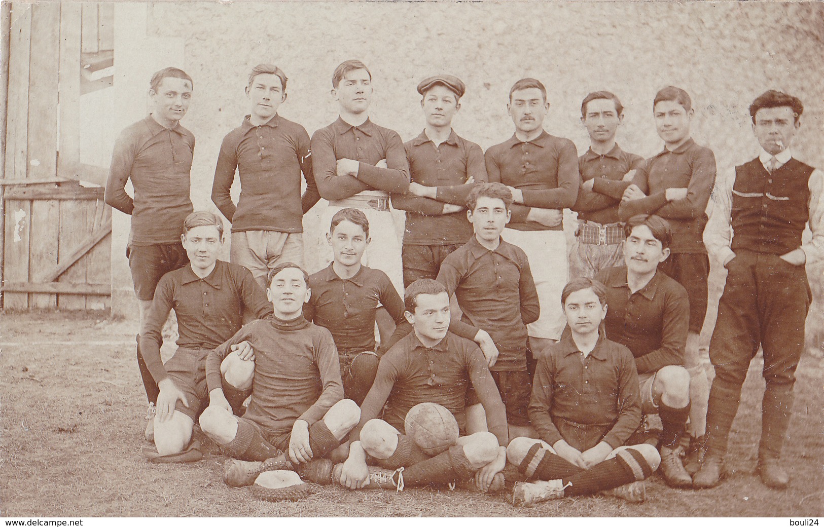 RIBERAC  EN DORDOGNE CARTE PHOTO EQUIPE DE RUGBY  1911 VOIR VERSO CPA CIRCULEE  CLICHE BOISMOREAU - Riberac