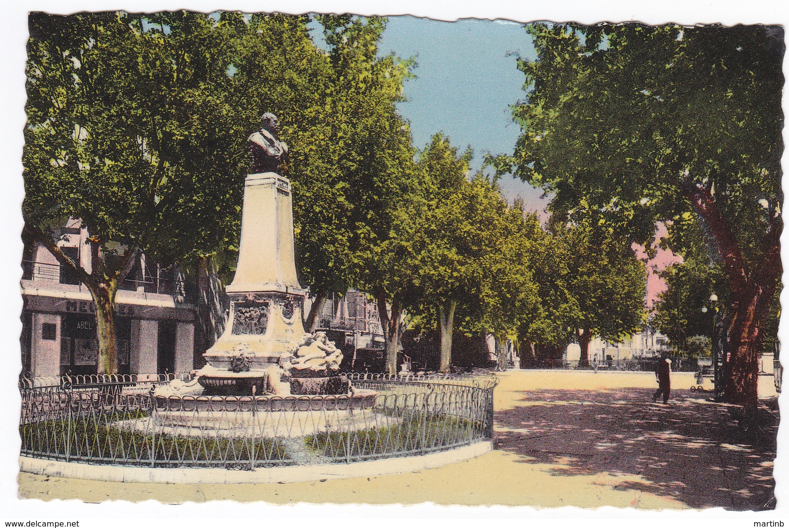 L ' ISLE Sur SORGUE  Place Gambetta - L'Isle Sur Sorgue