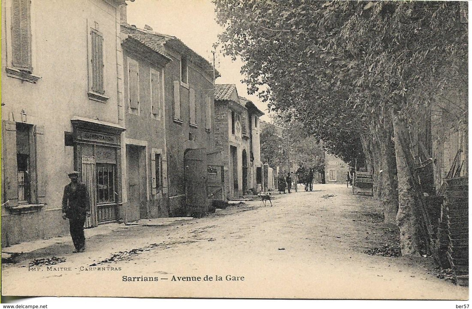 CPA Animée Début Des Années 1900 ; Sarrians (84) - Avenue De La Gare - Sarrians