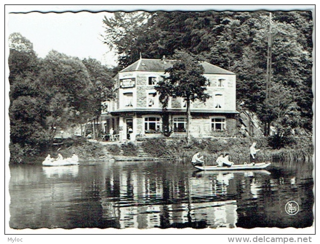 Carte De Visite Photo. Nels. Laviot S/Semois-Rochehaut. Hotel Du Passage D'Eau. Canotage. - Cartes De Visite