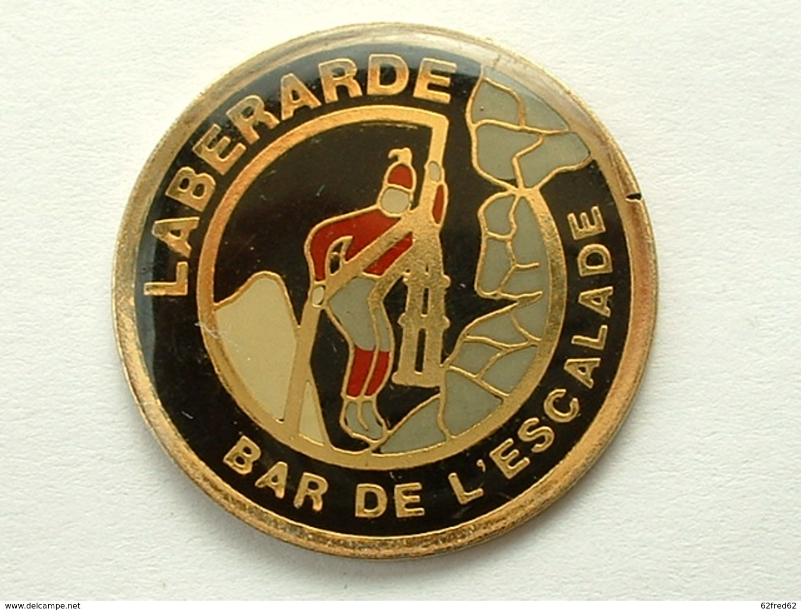 Pin´s LABERARDE BAR DE L'ESCALADE - ALPINISME - Alpinisme