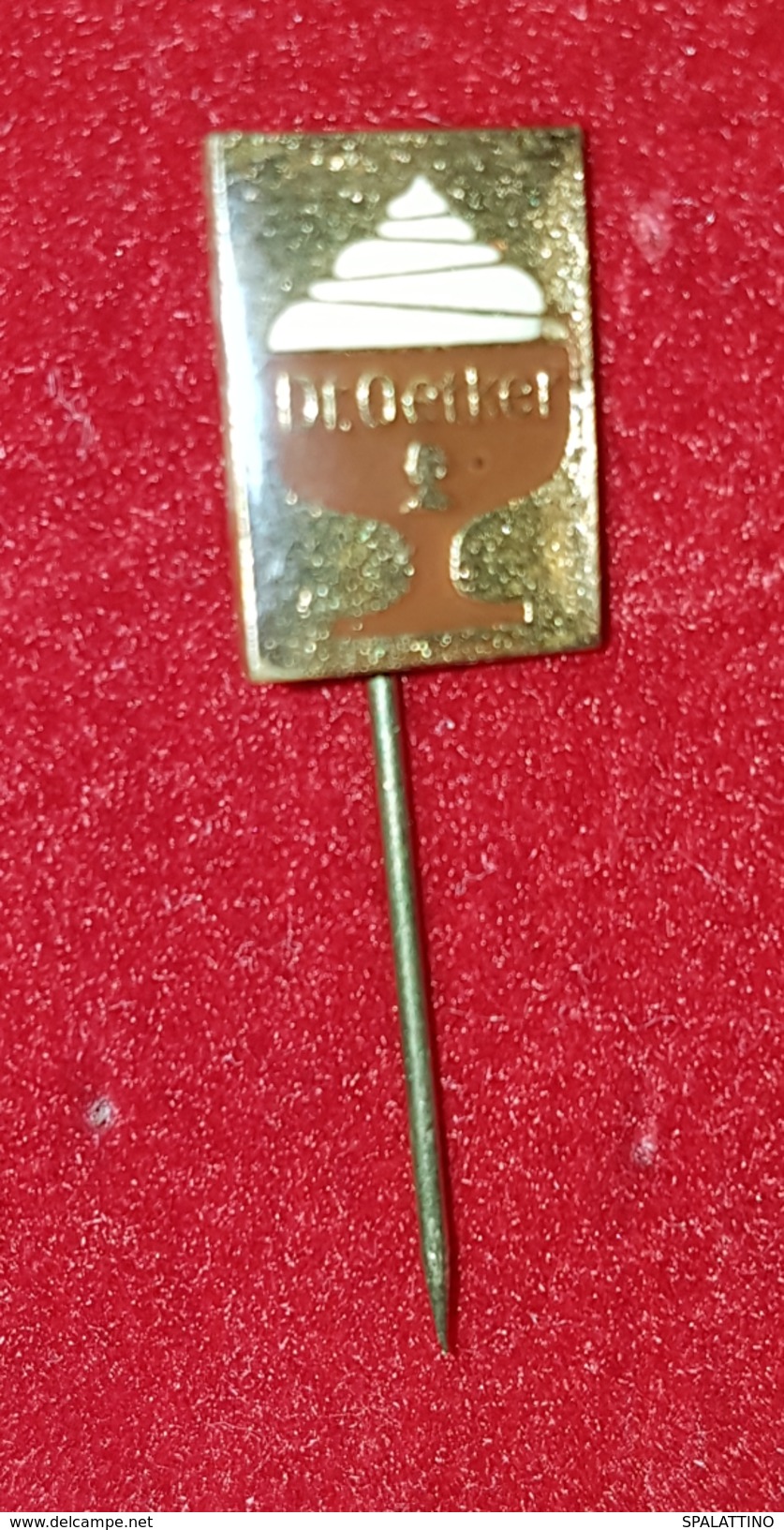 DR OETKER, ORIGINAL VINTAGE PIN BADGE - Food