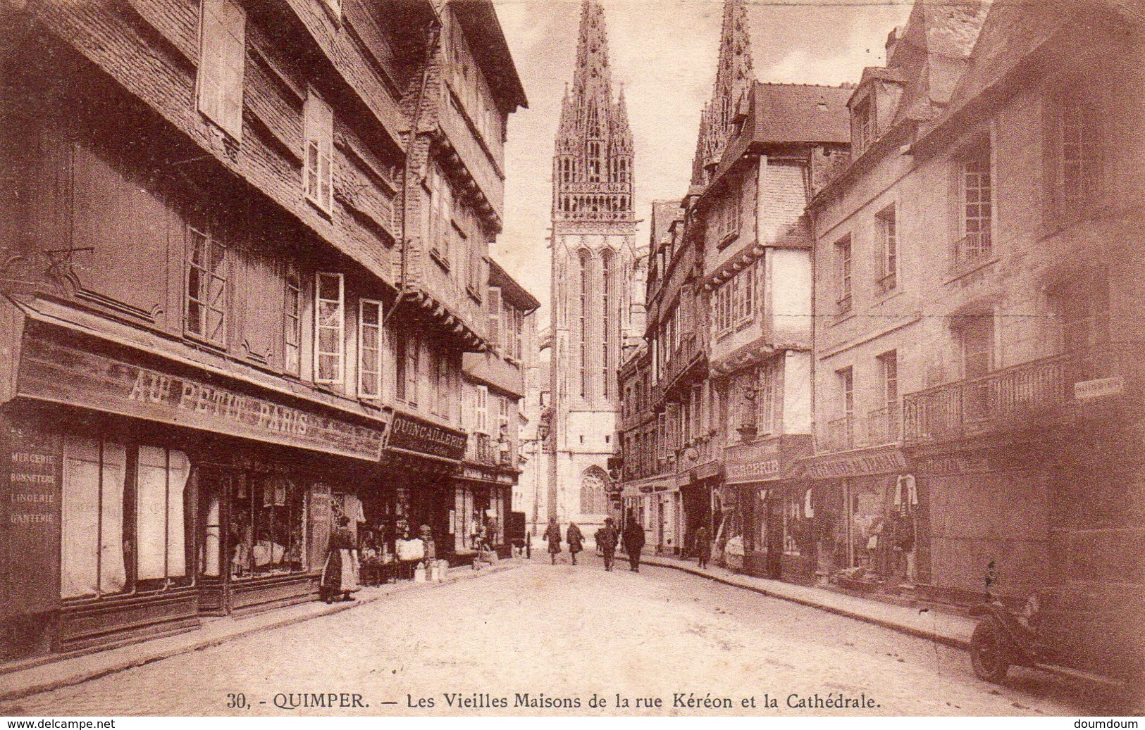 CPA QUIMPER - LES VIEILLES MAISONS DE LA RUE KEREON ET LA CATHEDRALE - Quimper