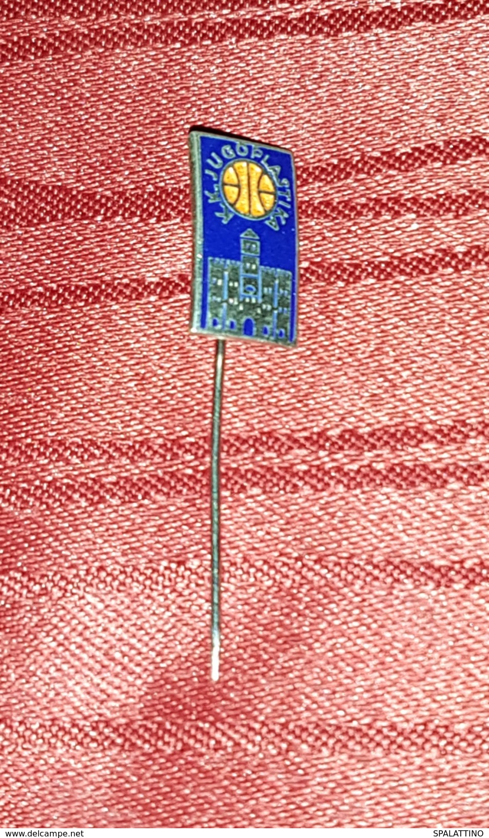 BASKETBALL CLUB "JUGOPLASTIKA" SPLIT, CROATIA, ORIGINAL VINTAGE PIN BADGE - Basketball