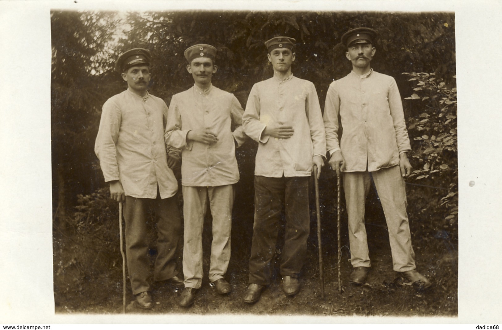 CARTE PHOTO ALLEMANDE - GUERRE 14-18 - GROUPE DE 4 SOLDATS - Weltkrieg 1914-18