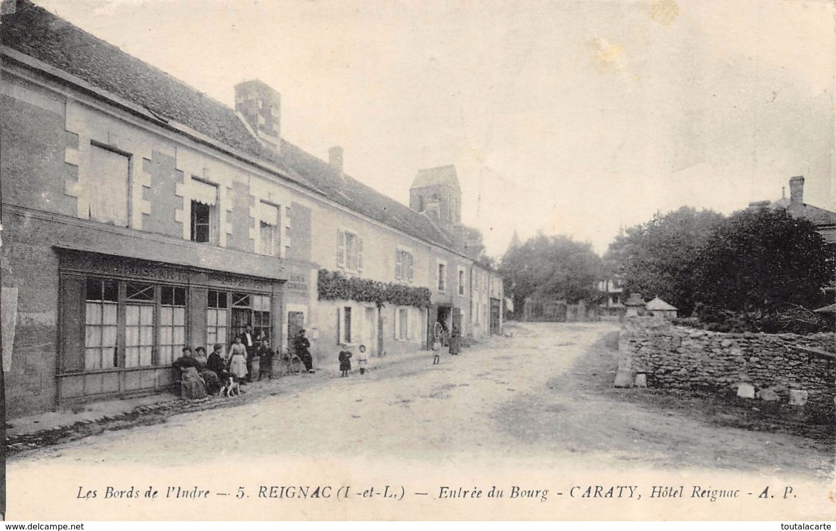 CPA 37 REIGNAC ENTREE DU BOURG CARATY HOTEL REIGNAC 1928 - Autres & Non Classés