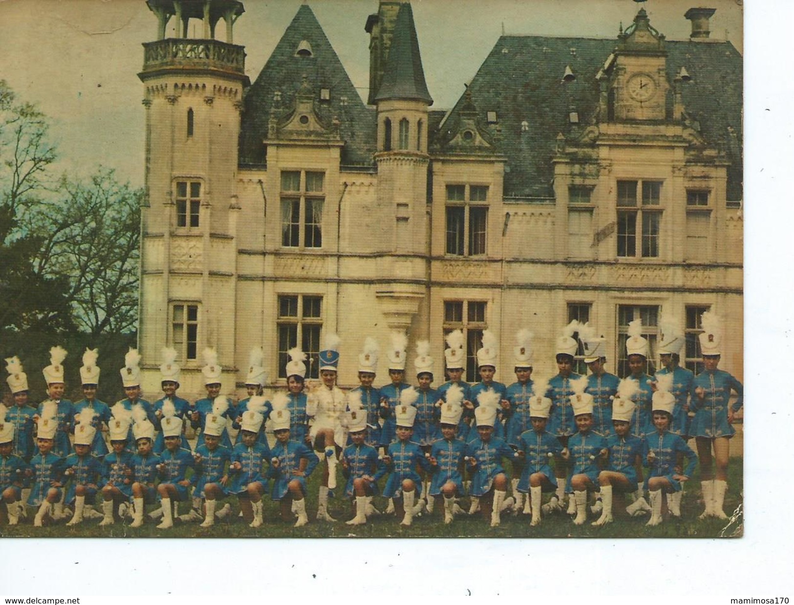 24-MUSSIDAN -Une Vue Des MAJORETTES De "Saint-Georges" Dans Le Parc Du Chateau De FOURNIL - Mussidan