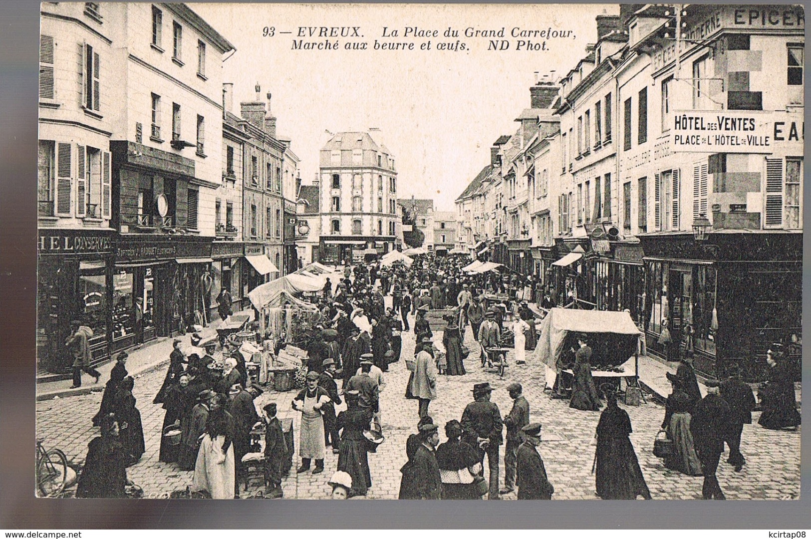 EVREUX . La Place Du Grand Carrefour . Marché Aux Beurre Et Oeufs . - Evreux