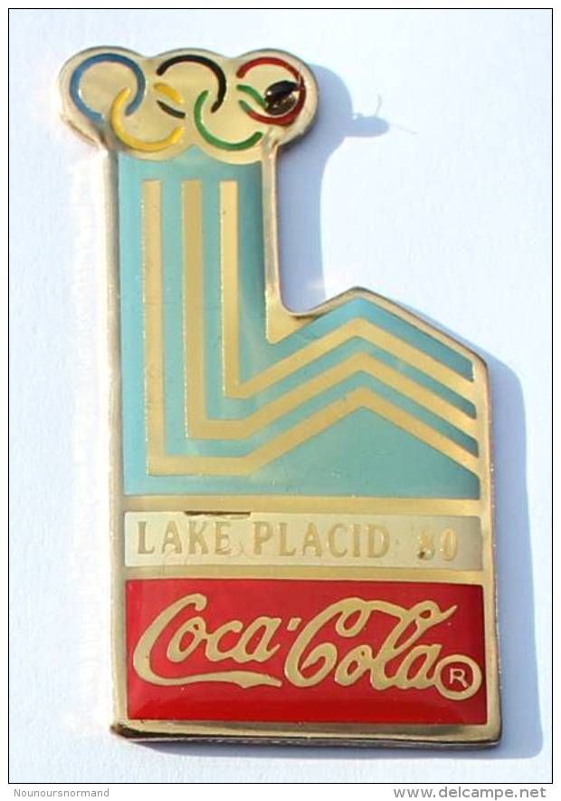 Pin's COCA COLA - Jeux Olympiques D'hiver - LAKE PLACID' 1980 - Premier - G182 - Coca-Cola