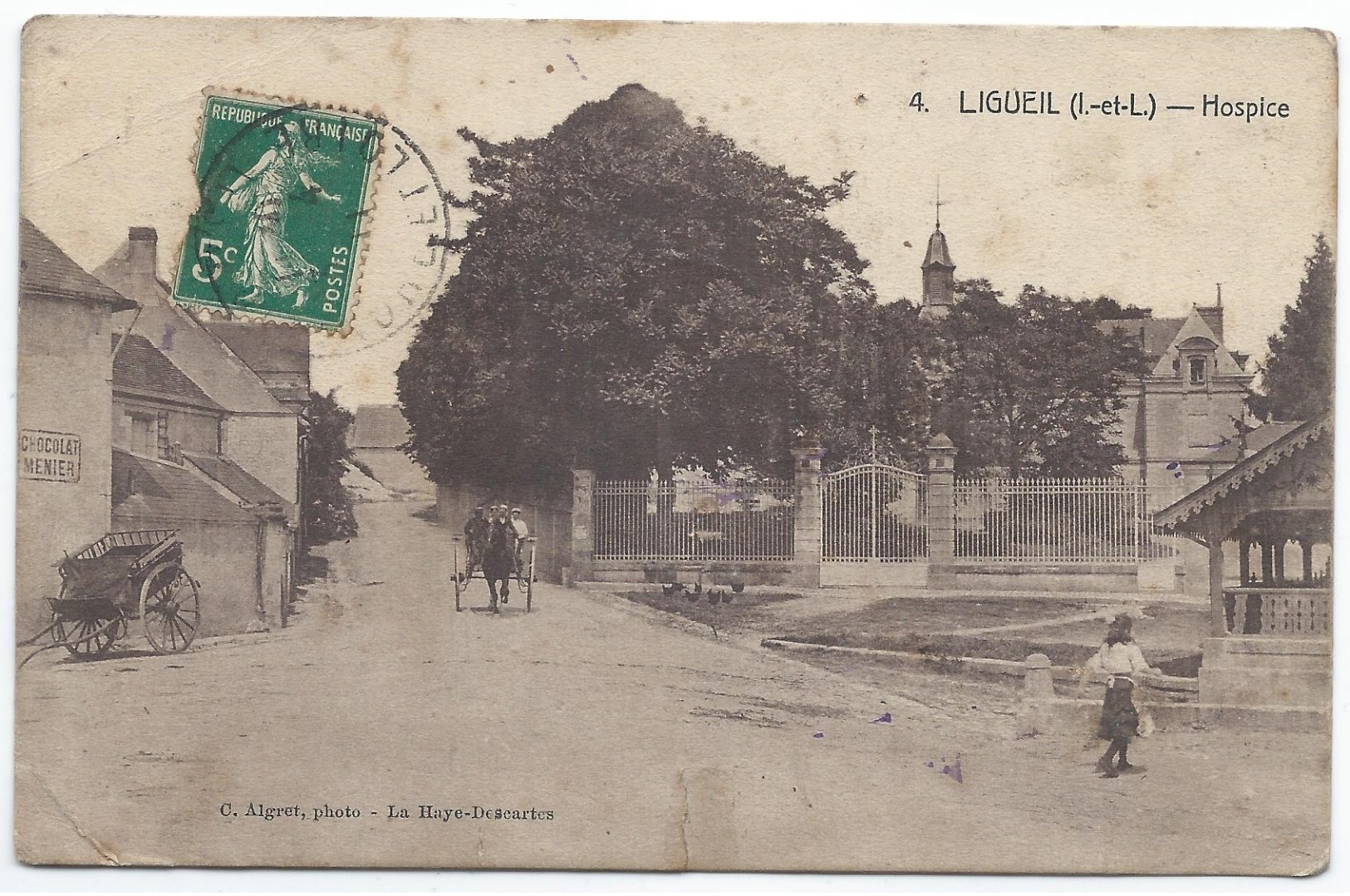 LIGUEIL ( 37 - Indre Et Loire ) - Hospice ( Rue Animée , Personne , Attelage ...) - Sonstige & Ohne Zuordnung