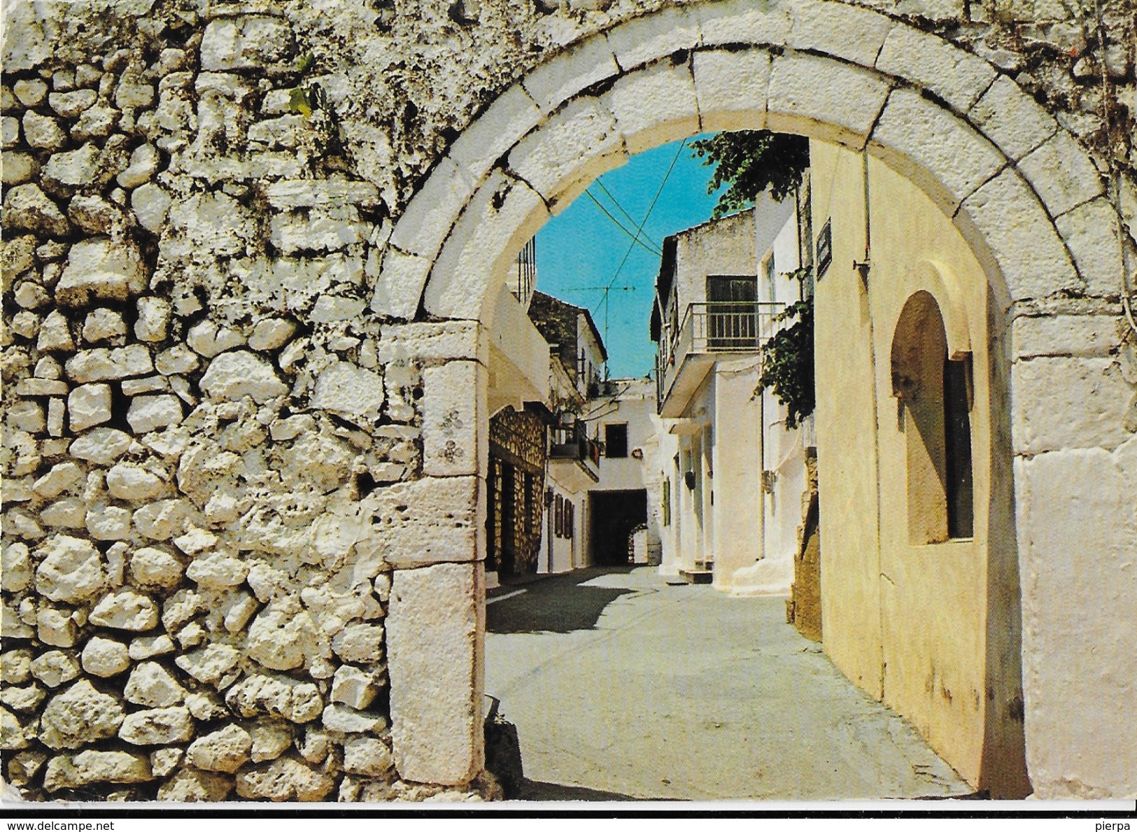 GRECIA - PARGA - STRADA PITTORESCA - VIAGGIATA 1980  FRANCOBOLLO ASPORTATO - Grecia