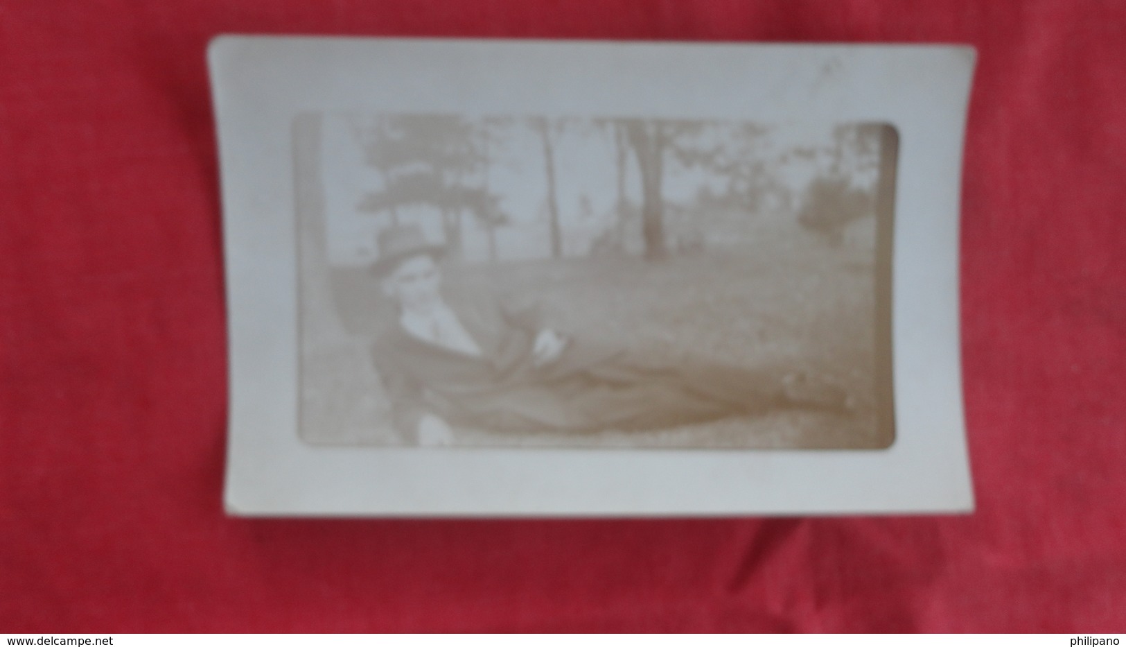 RPPC    Well Dressed Man Laying Down  -ref 2553 - Fashion