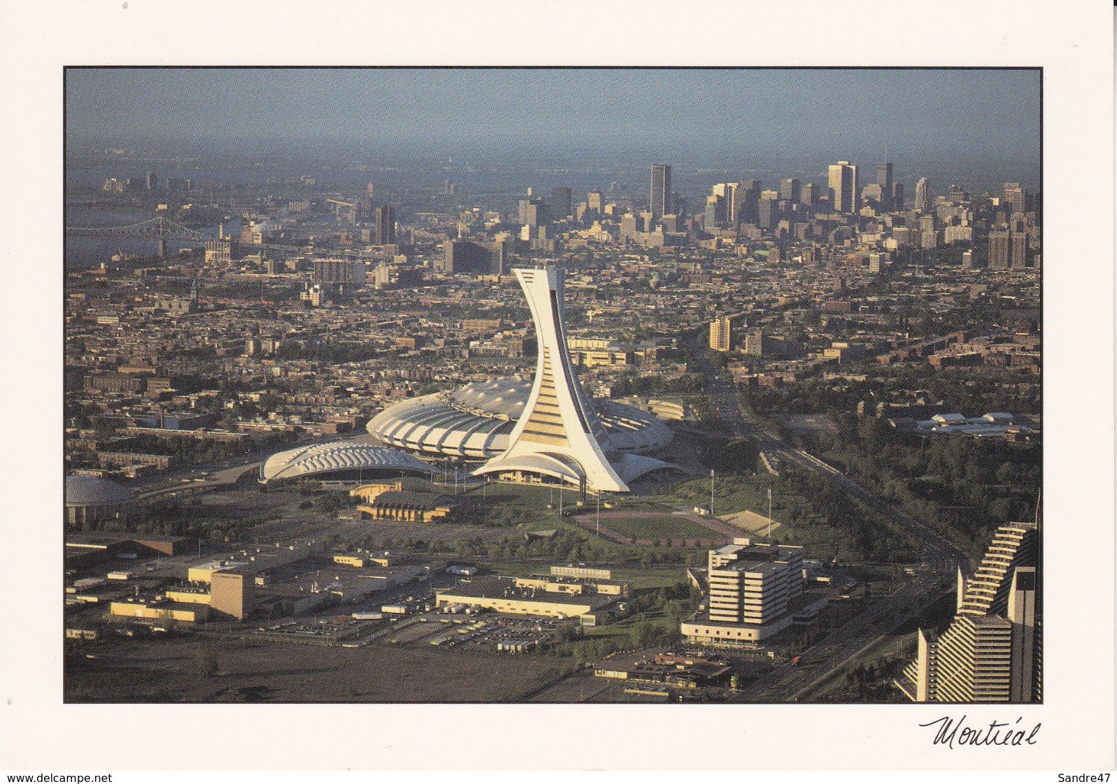 CPSM/gf  MONTREAL (Canada).  Le Stade Et Le Centre Ville. ...F069 - Montreal