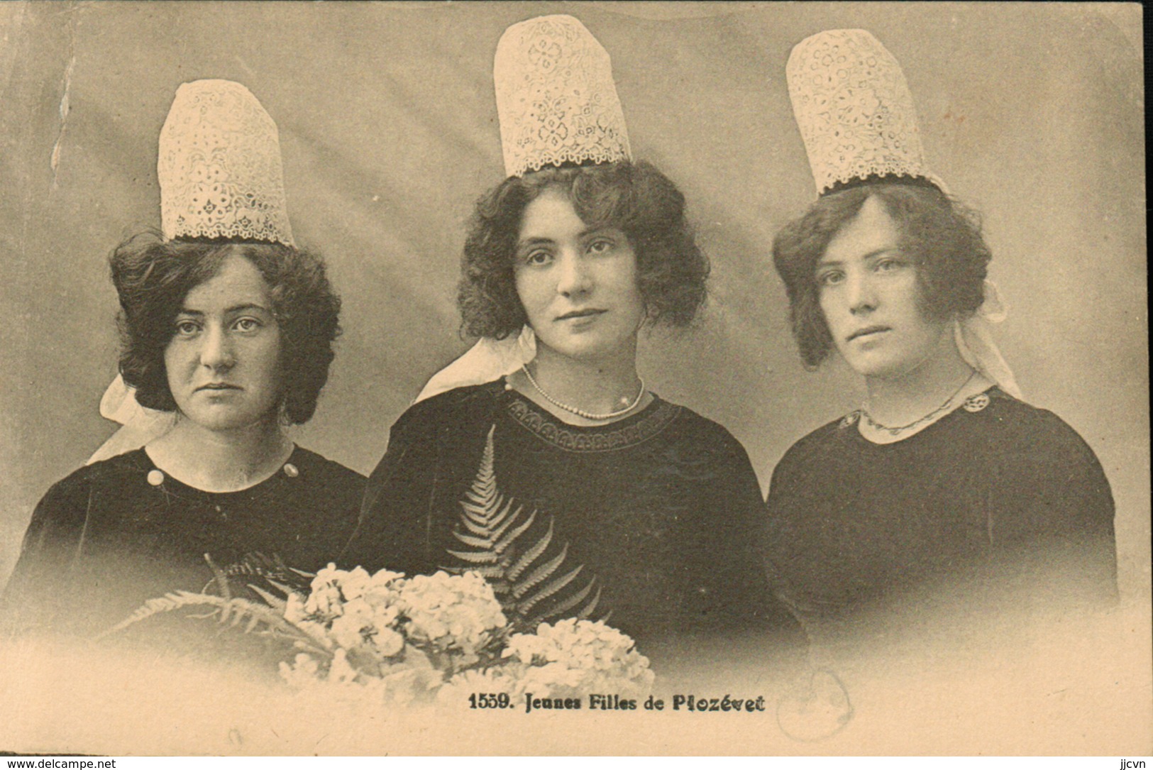 Type Breton - Lot De 2 Cartes Postales (Jeune Fille Bretonne + Filles De Plovézet) Voir Scan - Sonstige & Ohne Zuordnung