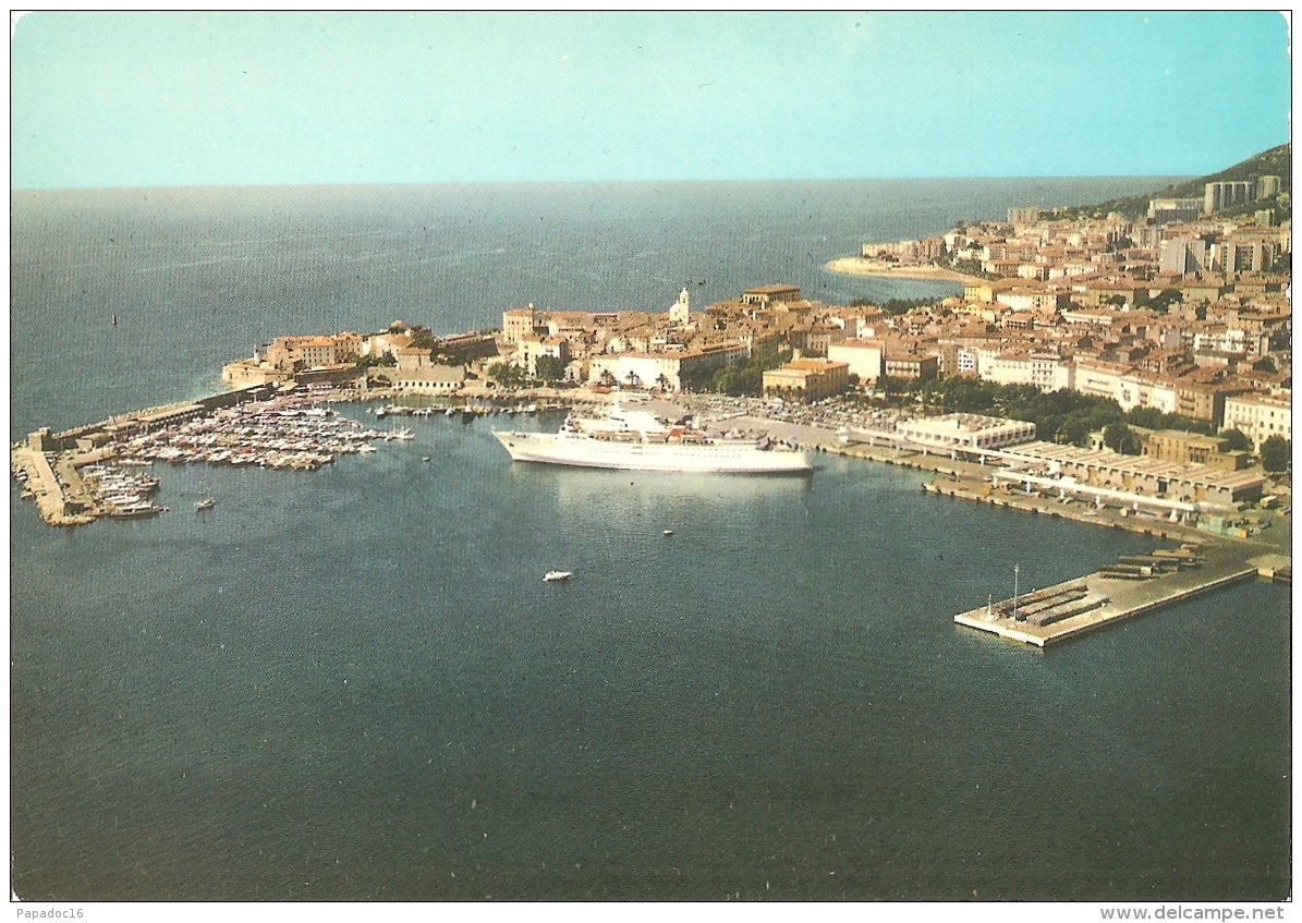 2A - Ajaccio - Vue Du Port Et Départ De "L'ILE DE BEAUTE" - Cliché Aérien F. Desjobert / Iris N° 20.999.400 (non Circ.) - Ajaccio