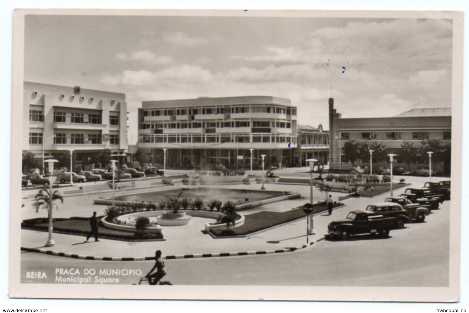 MOCAMBIQUE/MOZAMBIQUE - BEIRA PRACA DO MUNICIPIO/MUNICIPAL SQUARE/OLD CARS / THEMATIC STAMP-COAT OF ARMS - 1965 - Mozambico