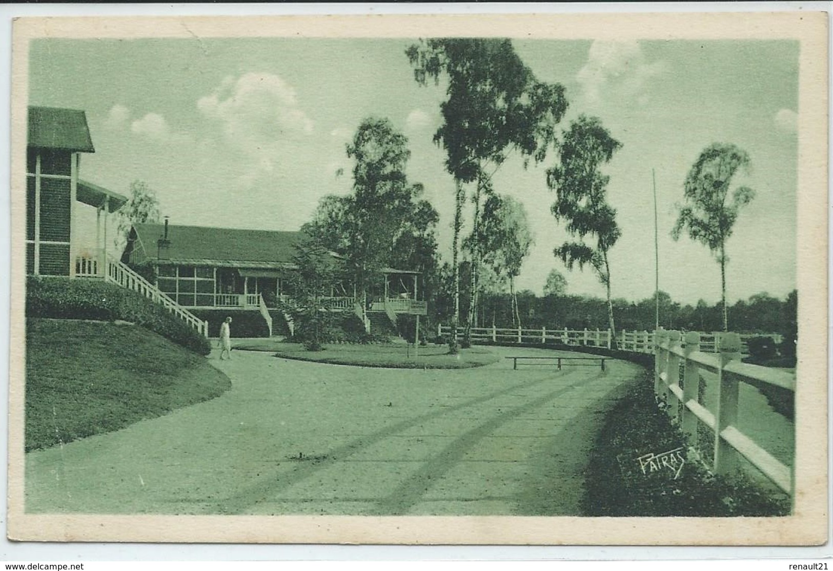 Saint-Germain-en-Laye-Dans La Forêt-Le Golf (Très Légère Pliure Sur Toute La Hauteur Bord Gauche Et Coupure Haut Droit) - St. Germain En Laye (Château)