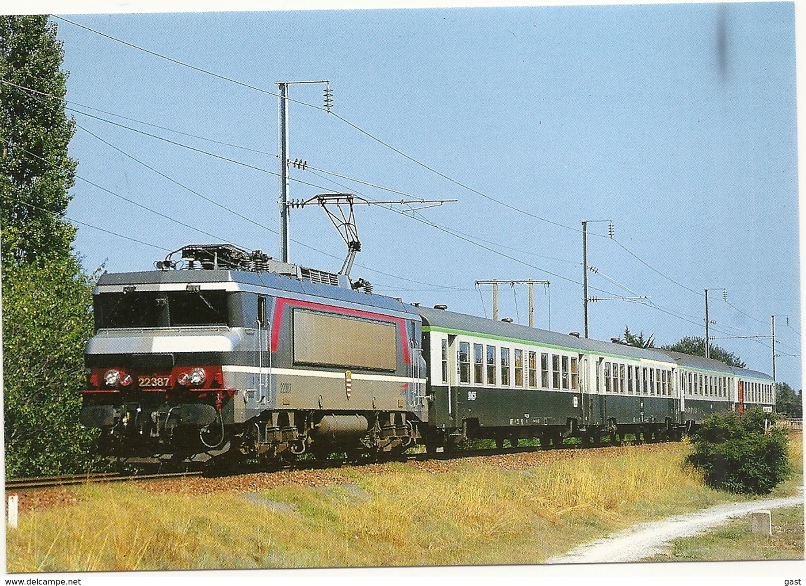 44    LE  POULIGUEN    LE  CORAIL  ARRIVE  AU  POULIGUEN  EN   AOUT  1997 - Le Pouliguen