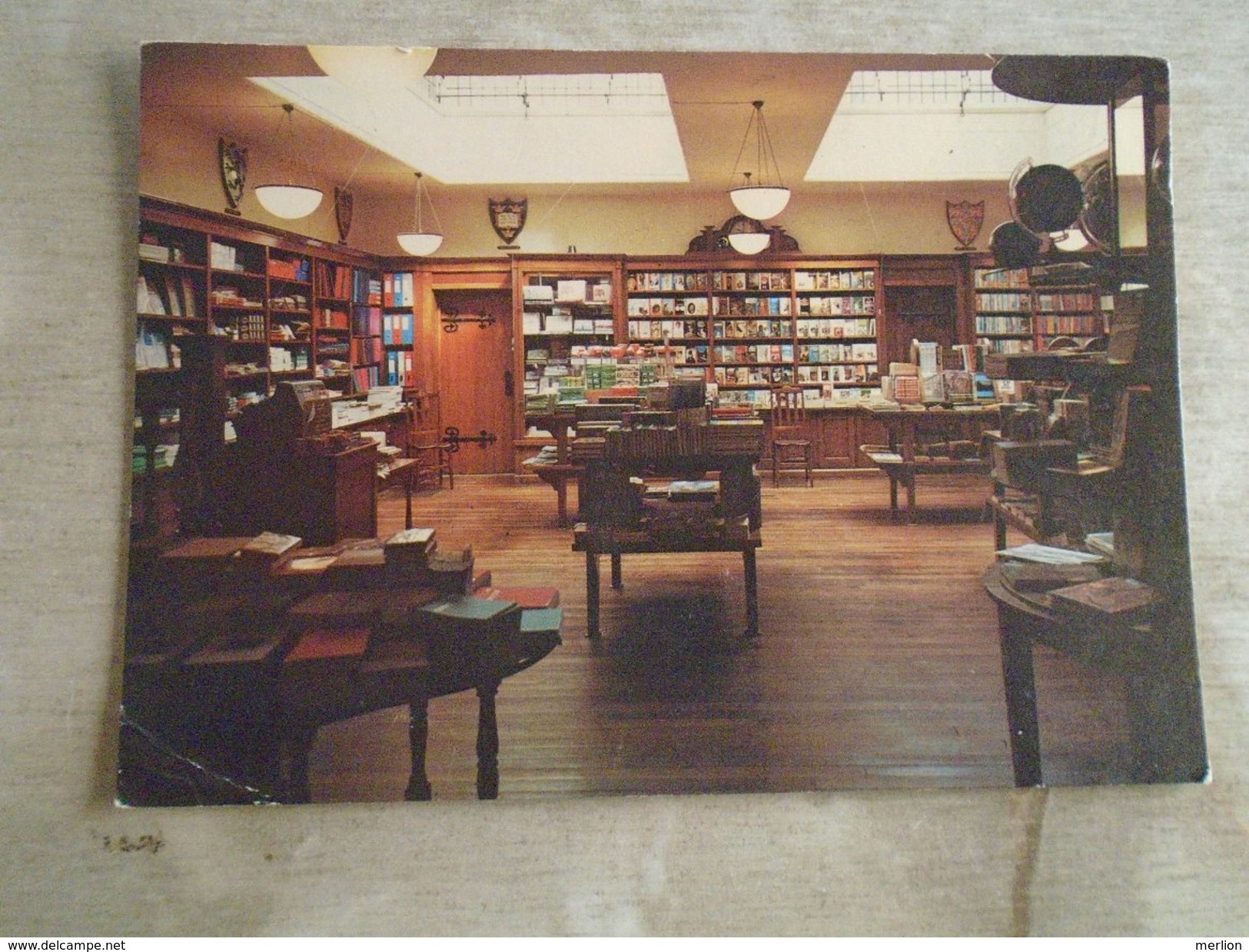 D148976  UK - CYMRU - WALES  - Newtown  POWYS - PYWYSS - The Interior Of W.H. Smith's - Library - Bibliotheque - Montgomeryshire