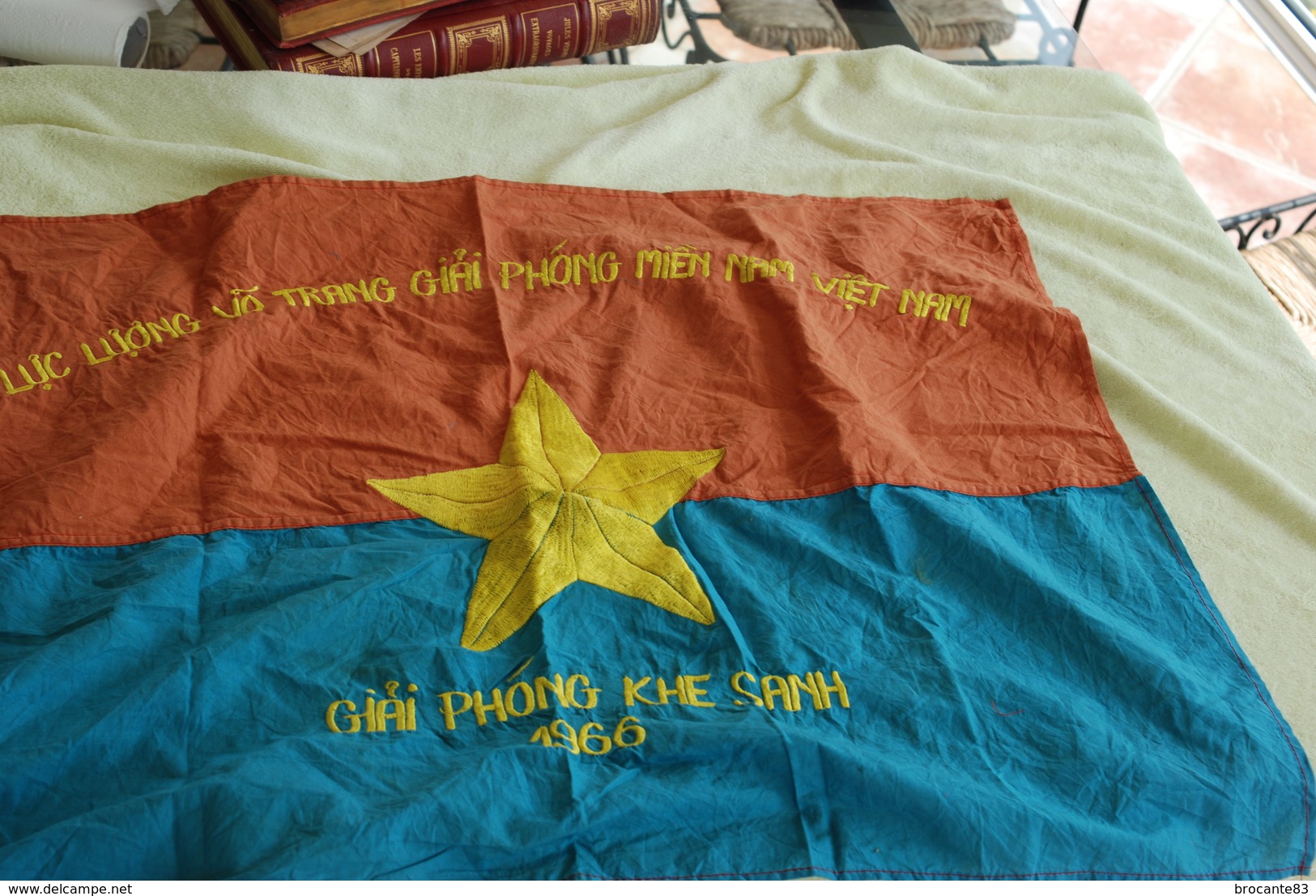 DRAPEAU  VIET MIN 1966 - Banderas