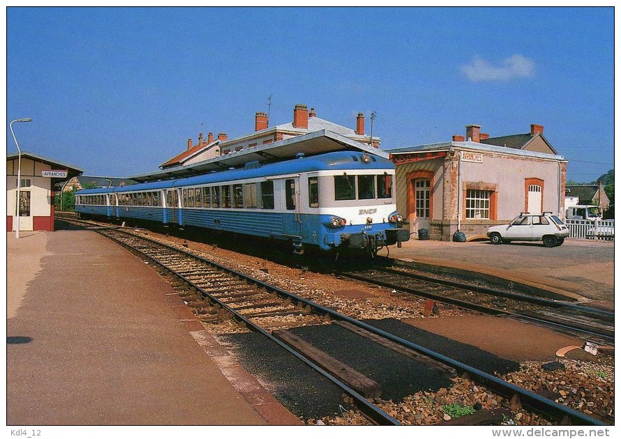 AL 120 - Autorail Caravelle X 4900 En Gare D&acute;AVRANCHES (50) - SNCF - Trains