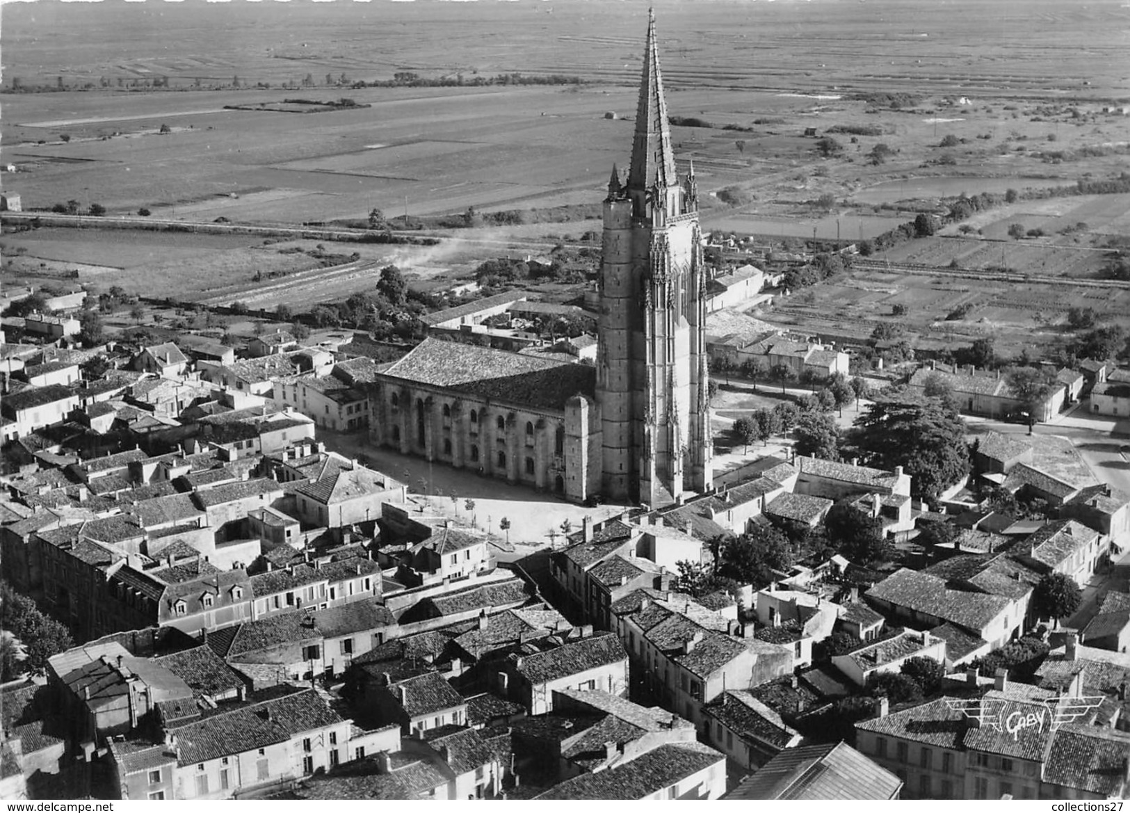 17-MARENNES- VUE DU CIEL, L'EGLISE - Marennes