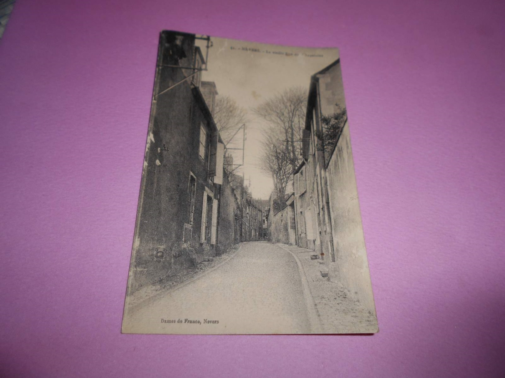 78 - CPA , Nevers, La Vieille Rue De Chapelains - Nevers