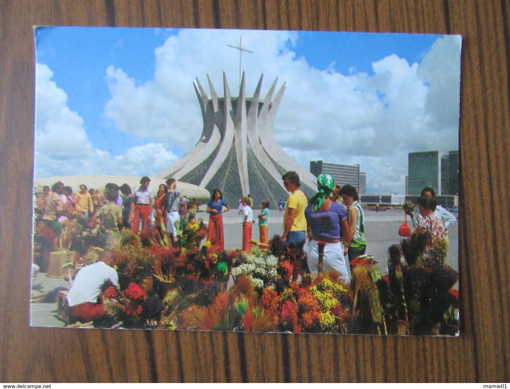 Brésil     Brasilia      La Cathédrale - Brasilia