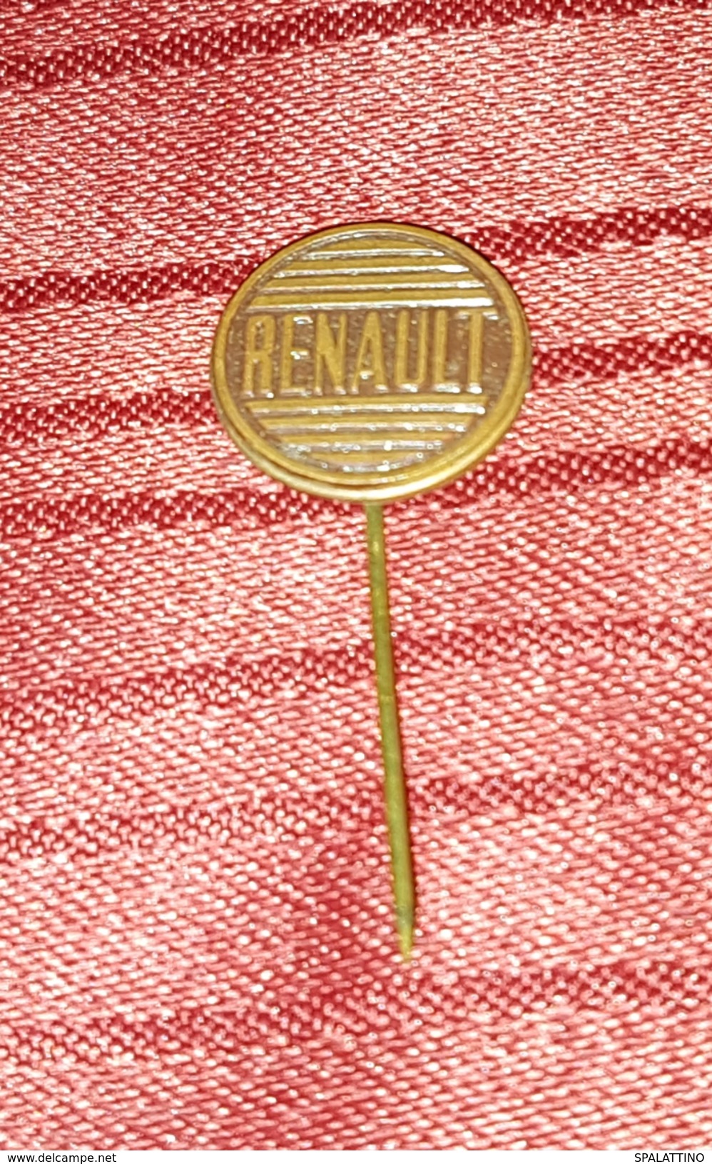 RENAULT, ORIGINAL VINTAGE METAL PIN BADGE - Renault