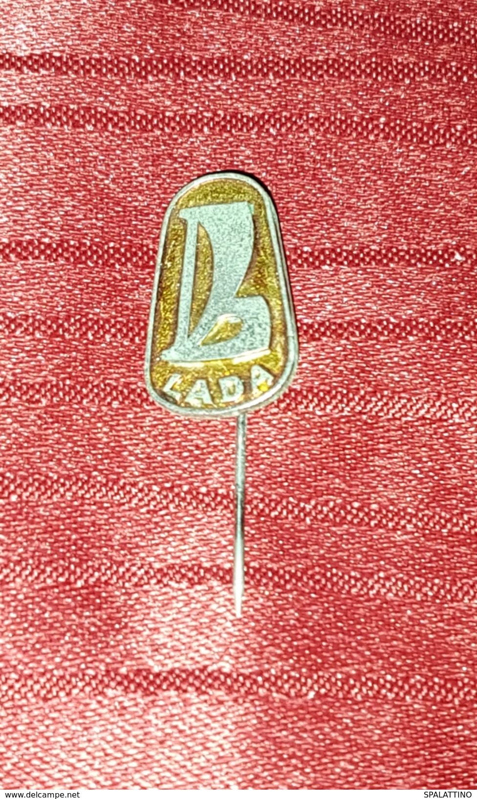 LADA, ORIGINAL VINTAGE METAL PIN BADGE - Other & Unclassified