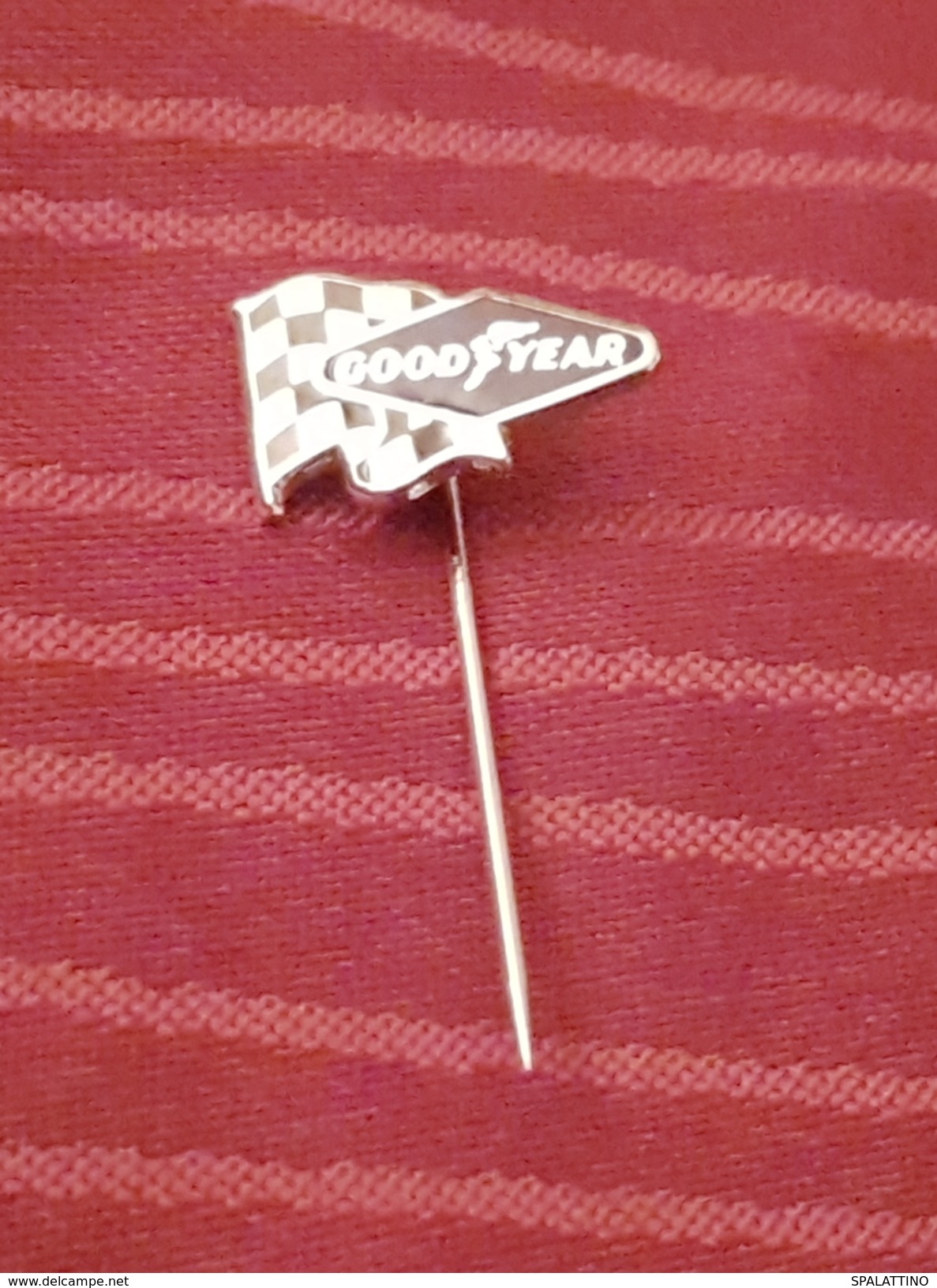 GOOD YEAR, ORIGINAL VINTAGE PIN BADGE - Rallye