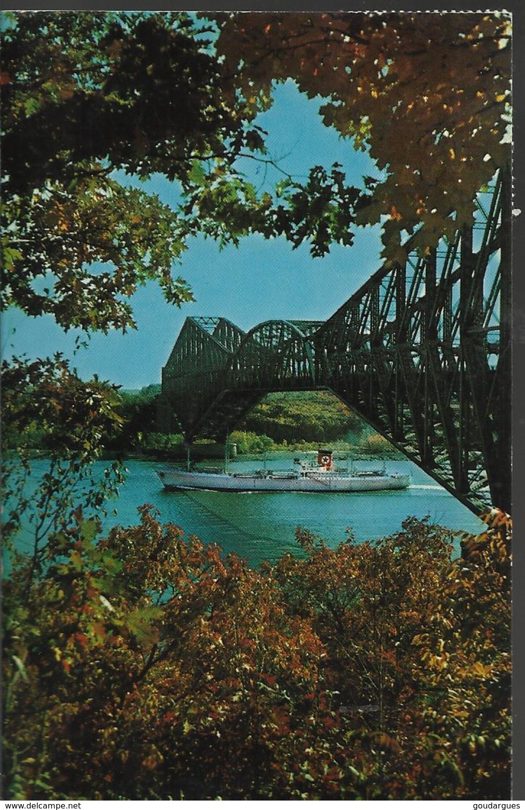 Le Pont De Québec - Belle Scène D'automne Vue De L'aquarium - Carte 14 X 9 - Timbre Canada 60 De 1982 - Québec - Les Rivières
