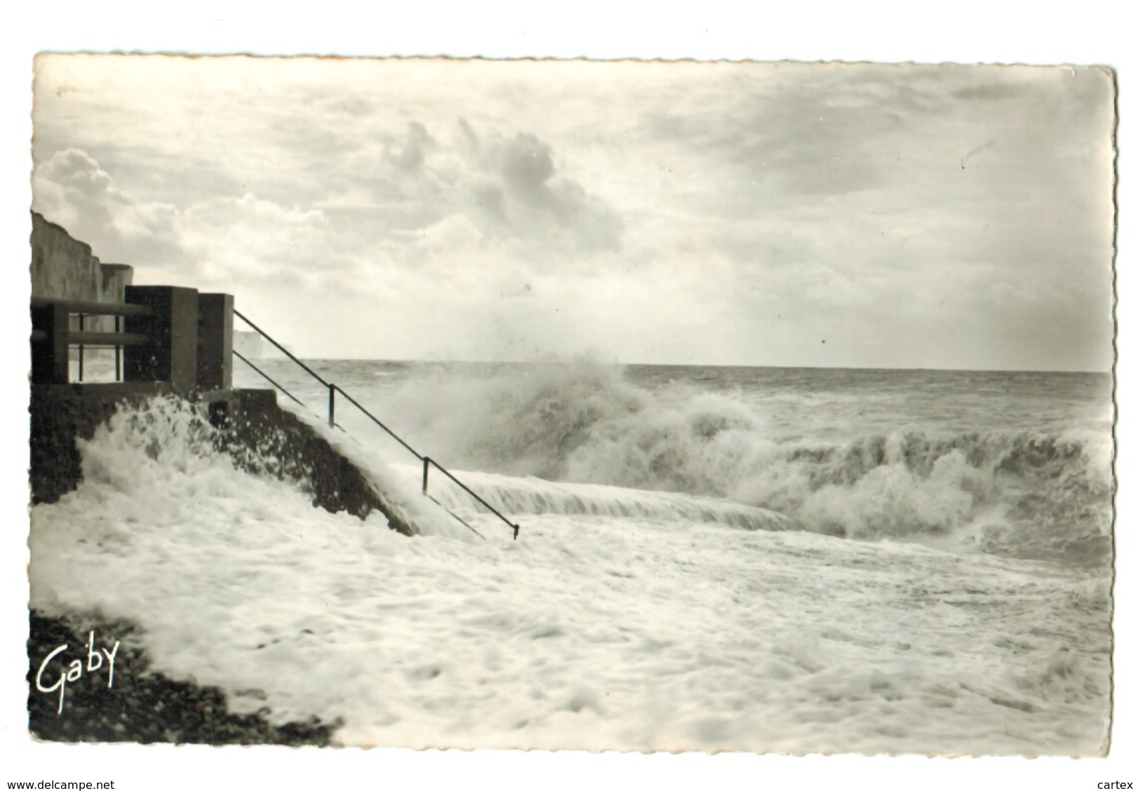 15684  Cpa   ONIVAL  : L'Escalier De Descente Pendant La Tempête  !    Carte Photo 1956   ,  ACHAT DIRECT !! - Onival