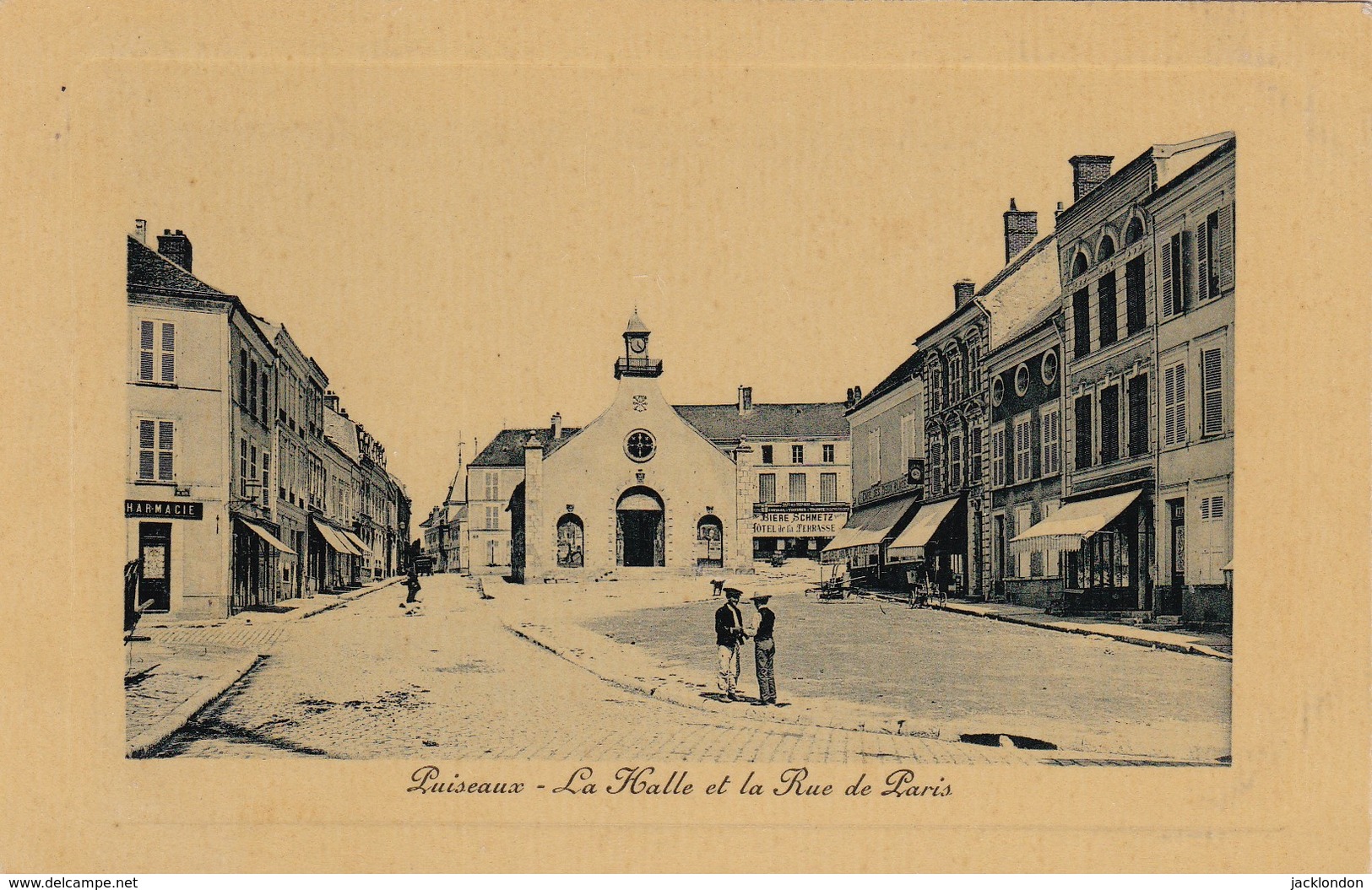 45 - PUISEAUX  La Halle Et La Rue De Paris - Puiseaux