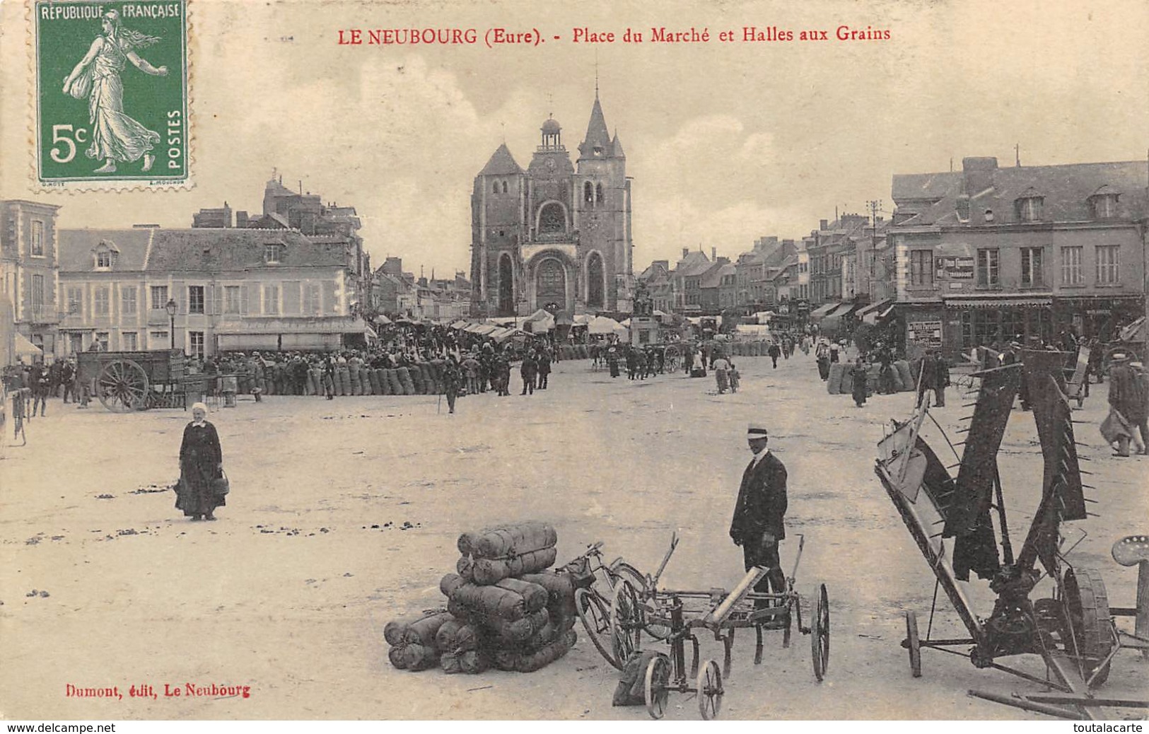 CPA 27 LE NEUBOURG PLACE DU MARCHE ET HALLES AUX GRAINS - Le Neubourg