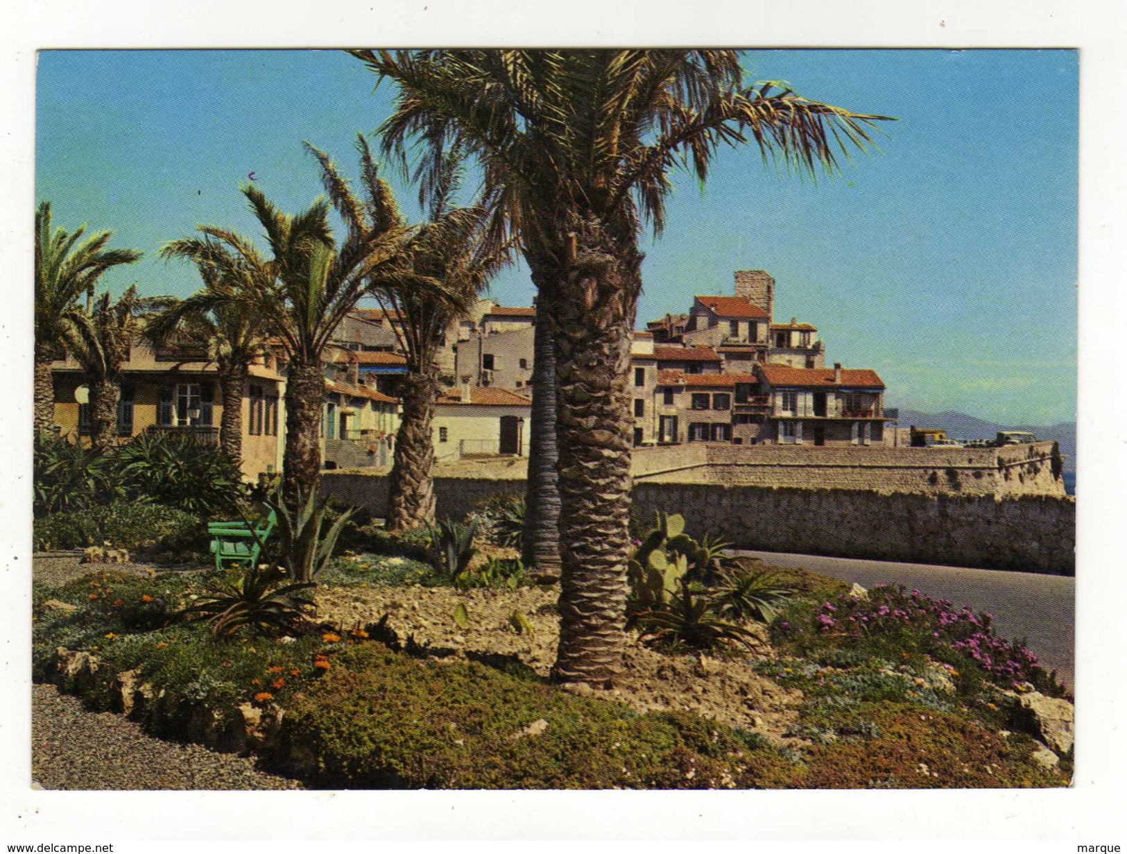 Cpm N° 9-228 ANTIBES La Vieille Ville Les Jardins Et Les Remparts - Antibes - Vieille Ville