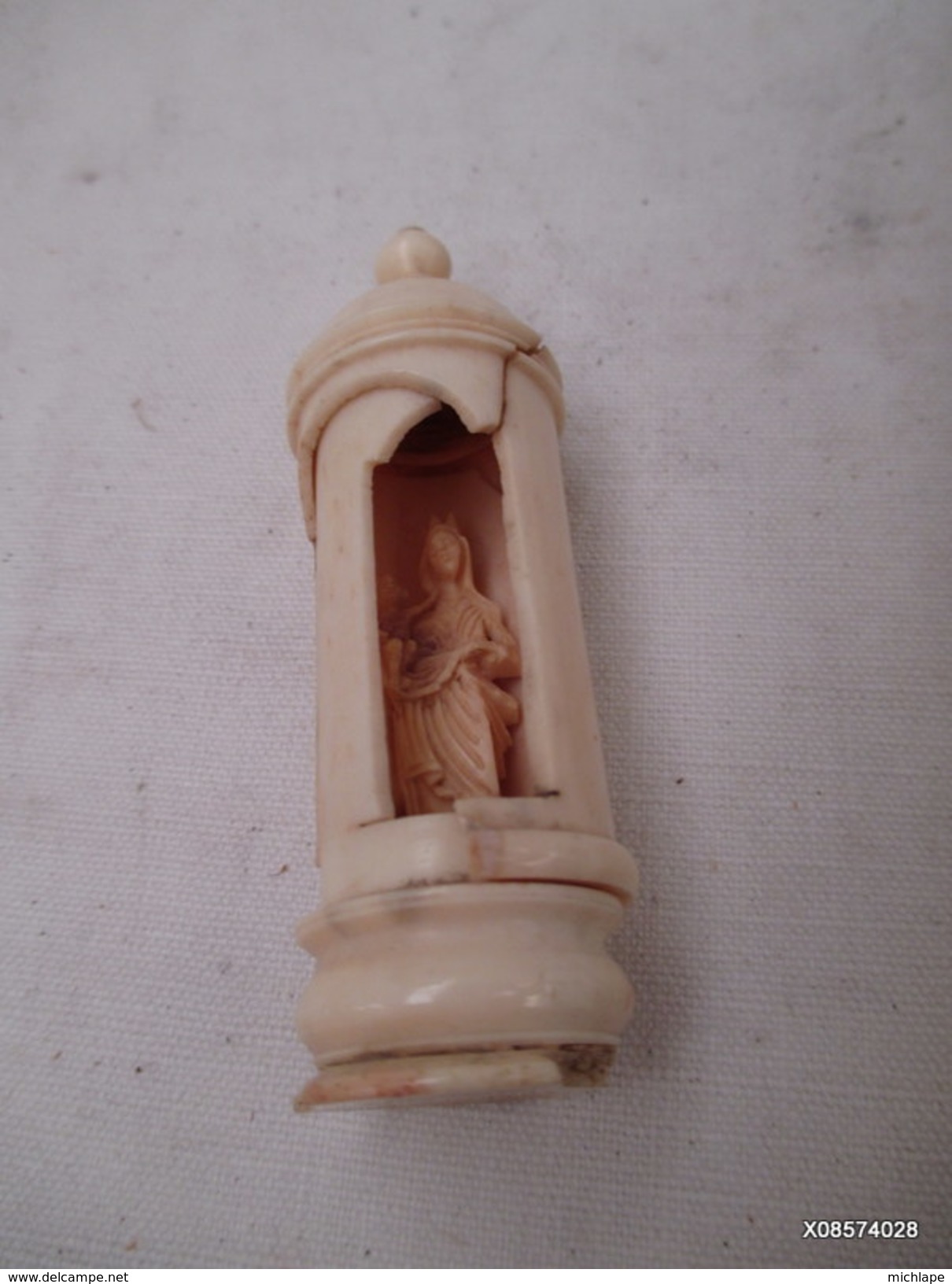 Objet De Pieté Petite Ste  Vierge Dans Son étuis Abimé  (objet Qui A Fait 14/18) Pour La Priere Du Soldat - 1914-18