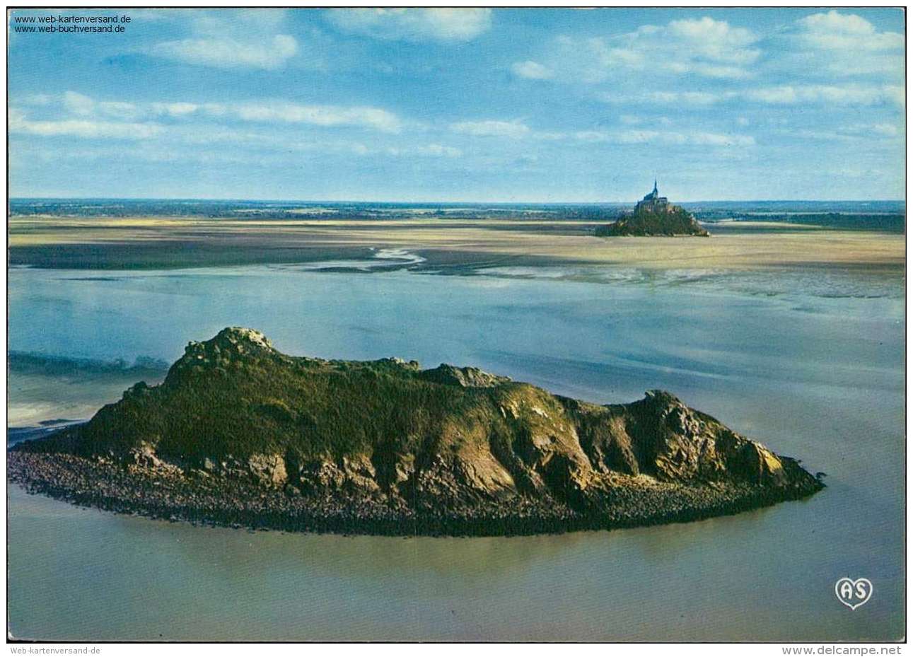 Le Mont Saint Michel Au Premier Plan, Le Rocher De Tombelaine - Le Mont Saint Michel