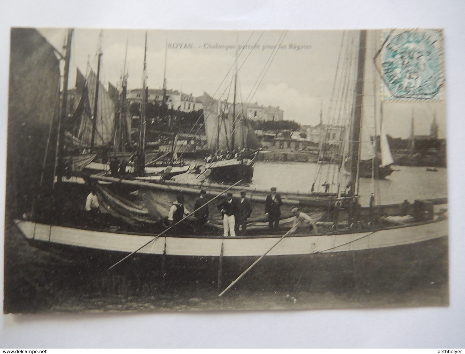 CPA - ROYAN - CHALOUPES PARTANT POUR LES REGATES - BATEAU - ANIMEE - R142 - Royan