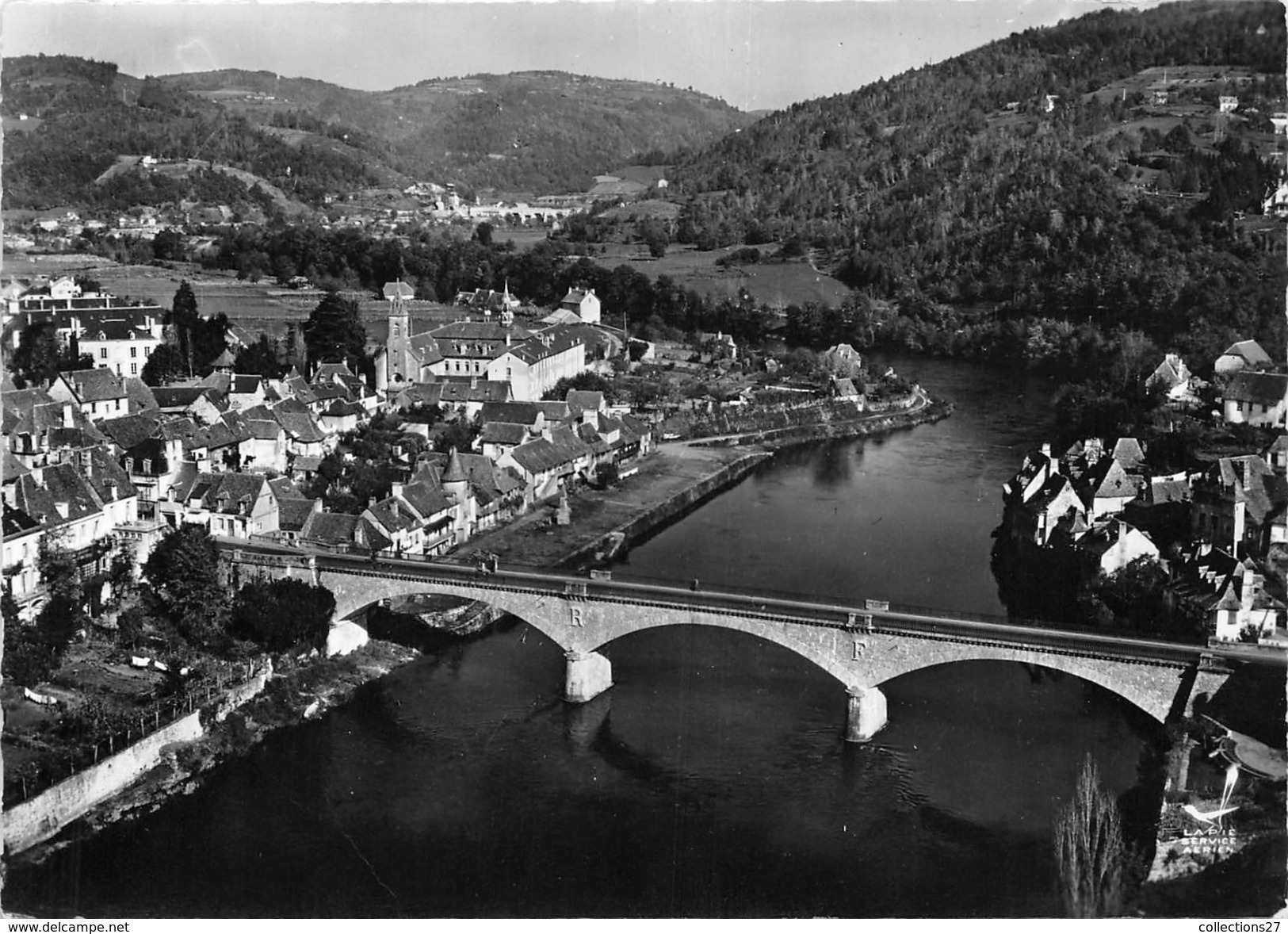 19-ARGENTAT- VUE DU CIEL, LE PONT SUR LA DORDOGNE ET LES QUAIS - Argentat