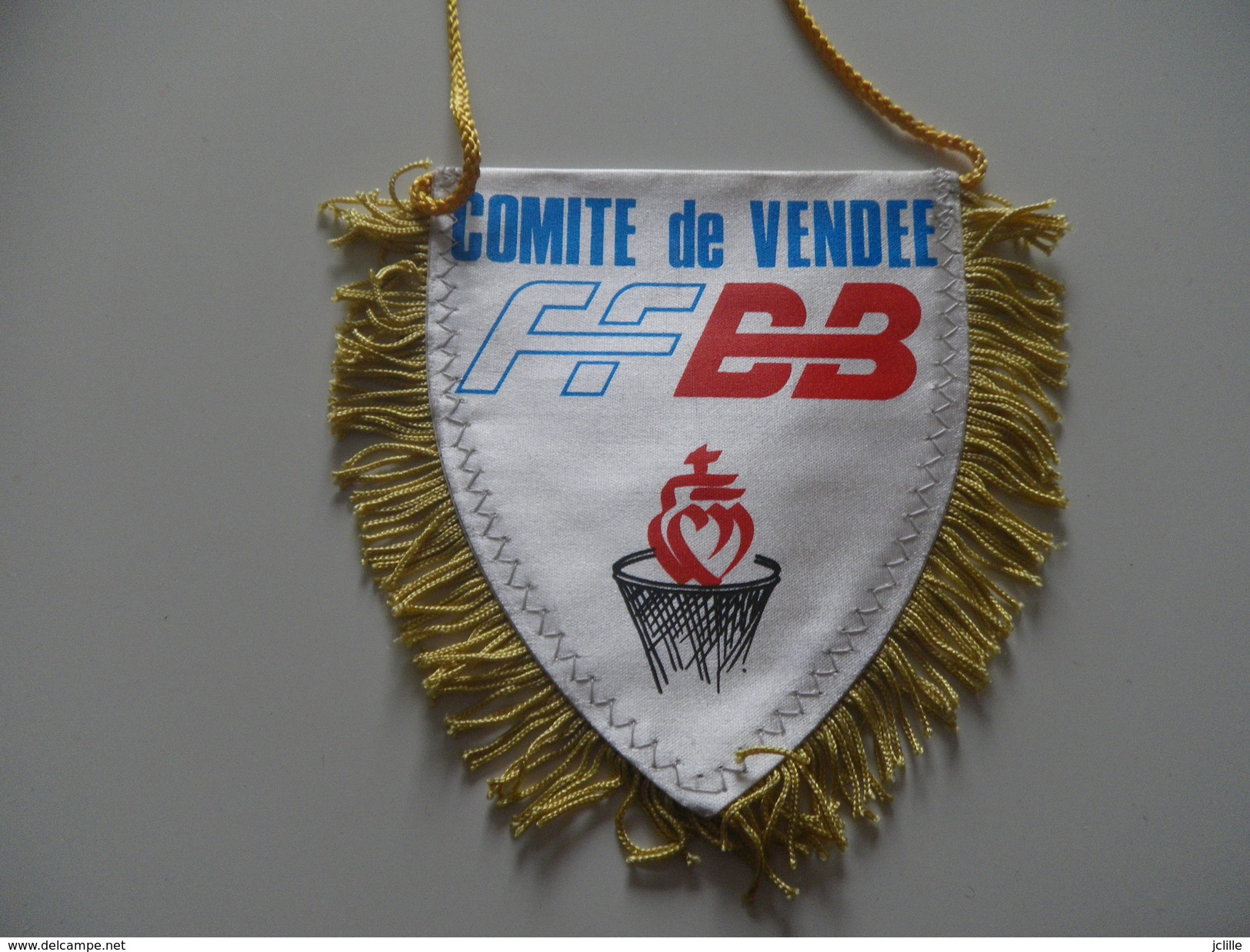 Fanion BASKET - COMITE VENDEE - Habillement, Souvenirs & Autres