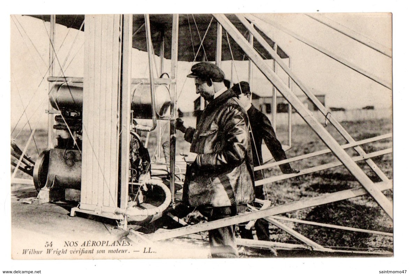 AVION . Nos Aéroplanes . Wilbur Wright Vérifiant Son Moteur - Réf. N°1710 - - Autres & Non Classés