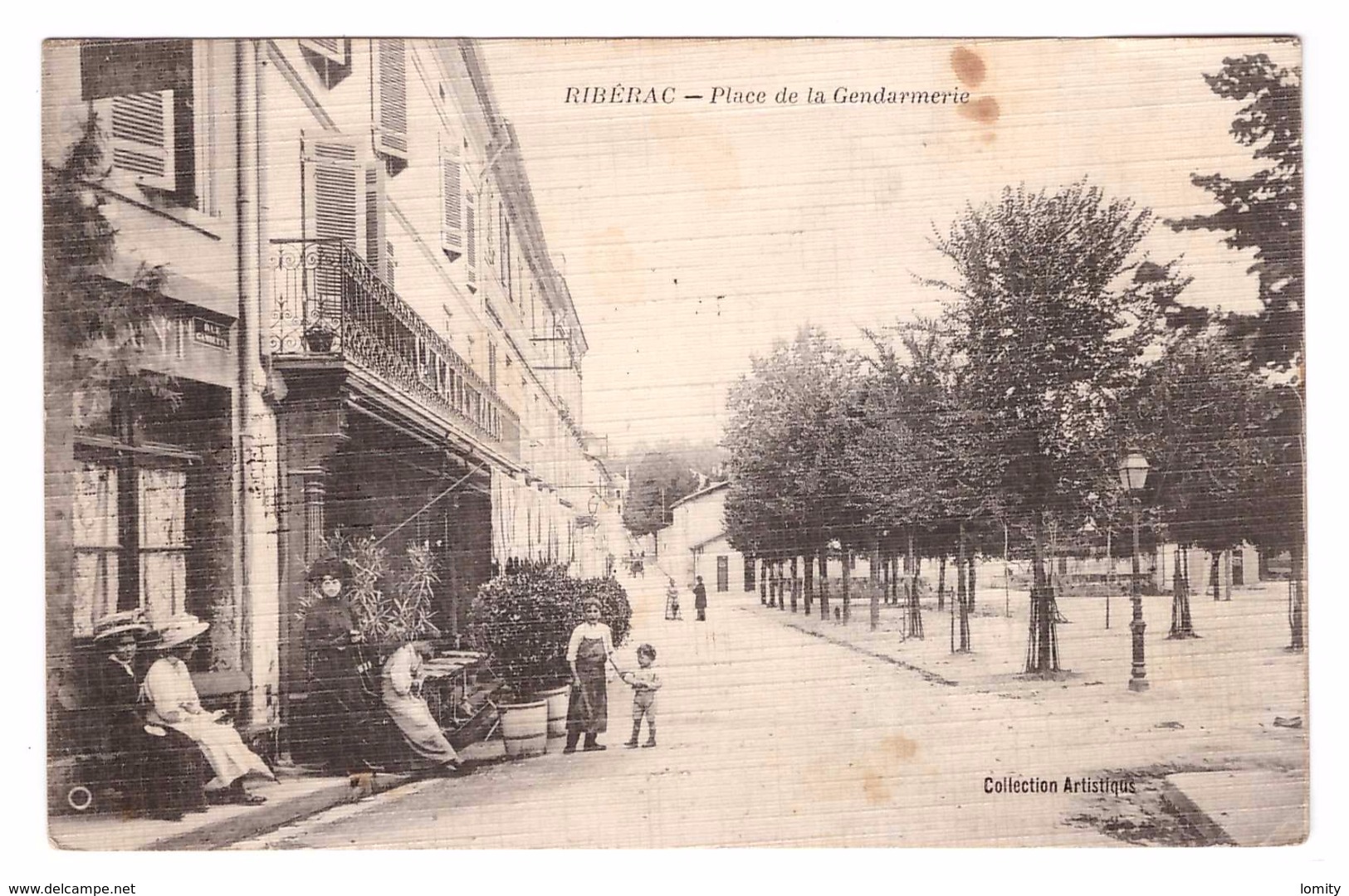 24 Riberac Place De La Gendarmerie Rue Gambetta Cpa Animée Carte Rare Toilée Cachet Riberac 1911 - Riberac