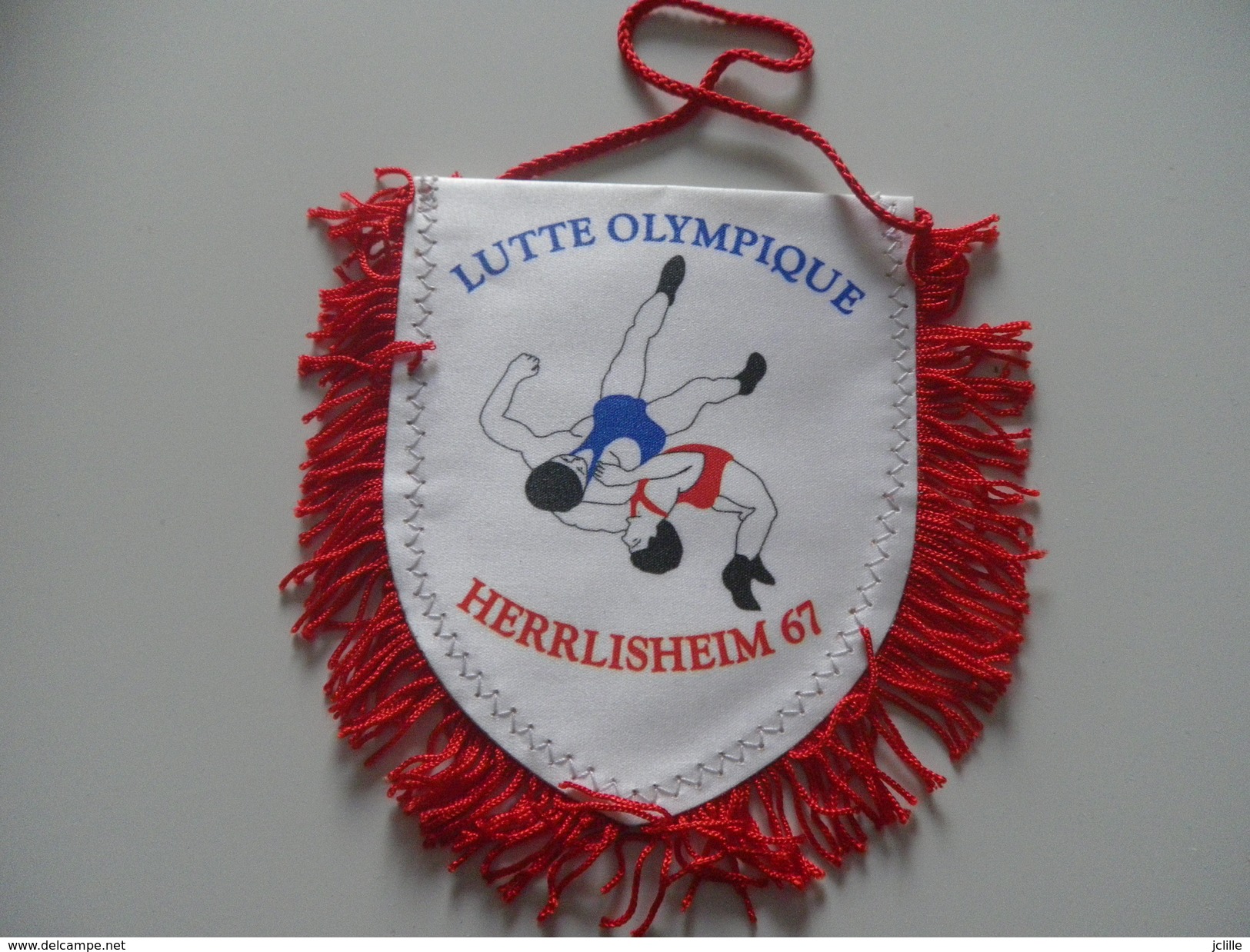 Fanion LUTTE OLYMPIQUE - HERRLISHEIM - BAS RHIN - Apparel, Souvenirs & Other