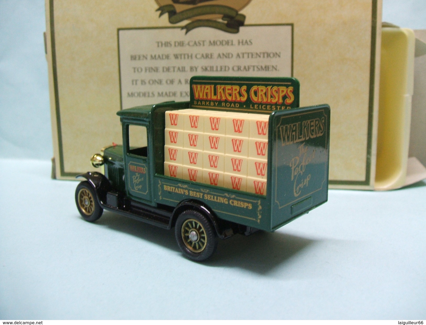 Lledo Promotional - CHEVROLET DELIVERY VAN 1934 Walkers Crisps BO - Commercial Vehicles
