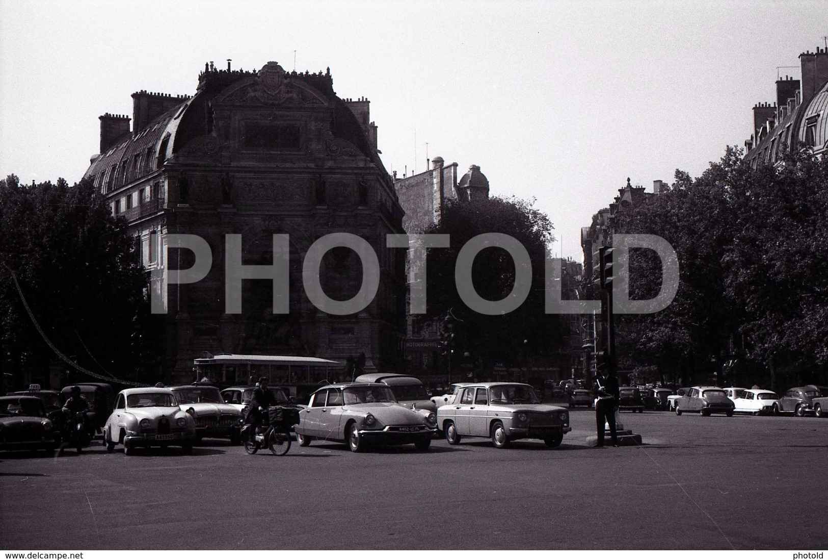 1963 ST MICHEL PARIS FRANCE 35mm  AMATEUR NEGATIVE NOT PHOTO NEGATIVO NO FOTO VOITURE SAAB 96 CITROEN DS - Other & Unclassified