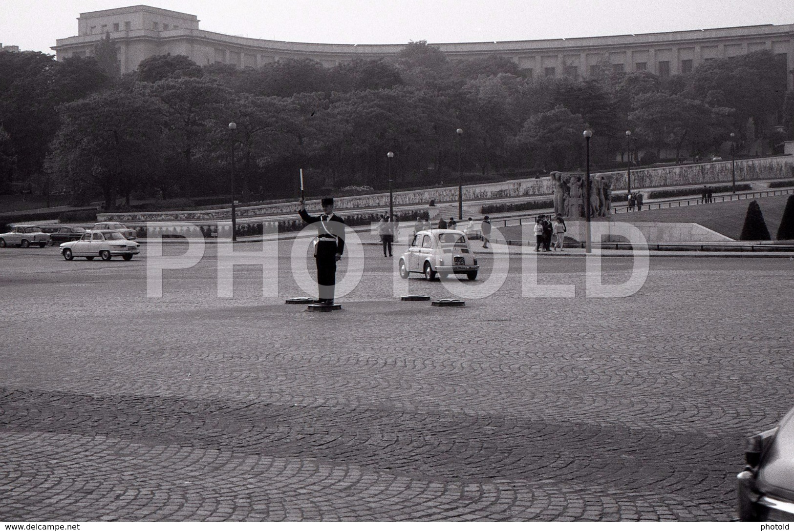 1963 PLACE VARSOVIE PARIS FRANCE 35mm  AMATEUR NEGATIVE NOT PHOTO NEGATIVO NO FOTO VOITURE FIAT 500 PANHARD PL JAGUAR MK - Other & Unclassified